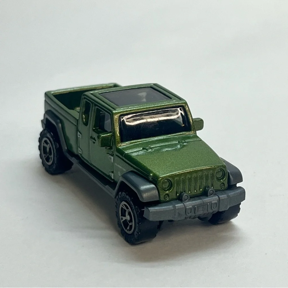 matchbox ‘17 jeep gladiator die cast toy truck mix explorers series‎ green